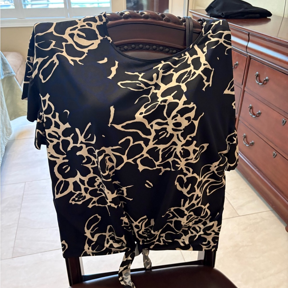 Black & Cream Floral Tie-Front Women's Blouse
